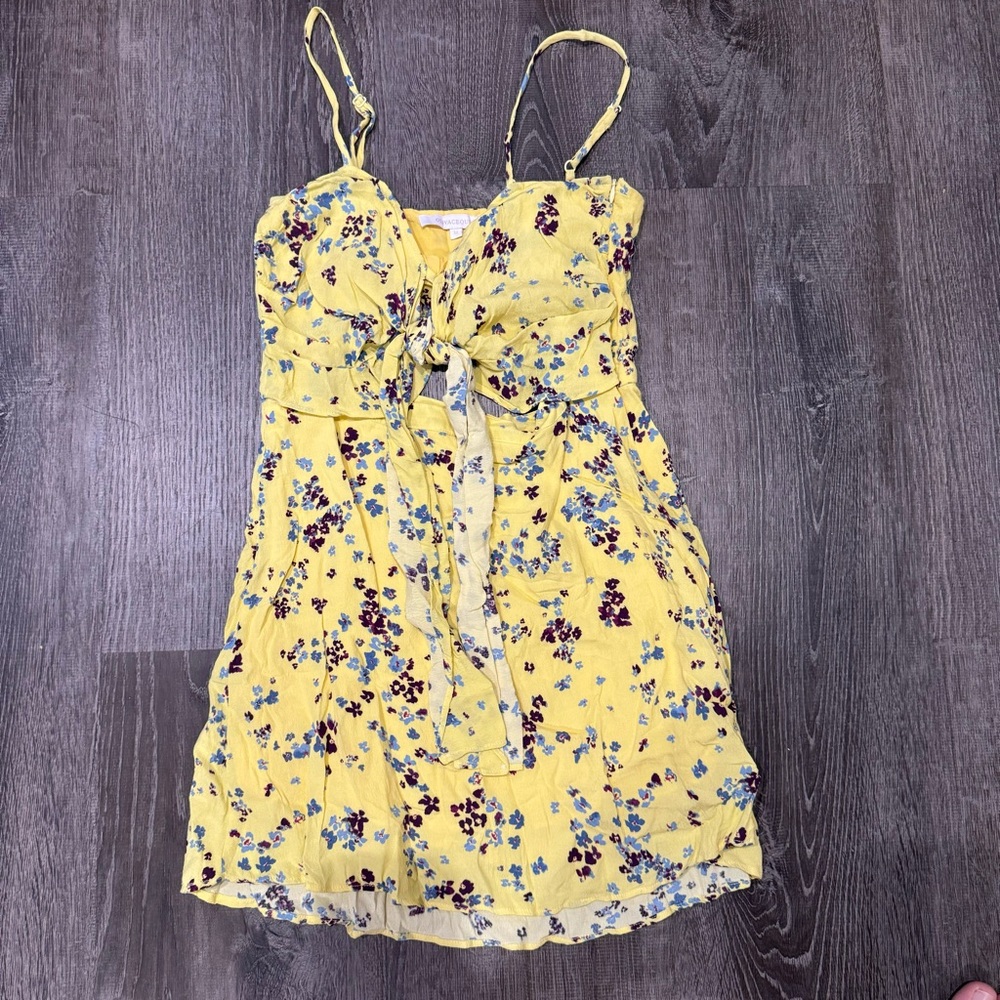 Cute yellow flowery summer/spring dress!